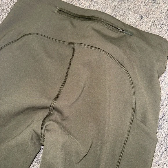 lululemon (4) Green Leggings with Slip Pockets and Back Zipped Pocket - Picture 5 of 6
